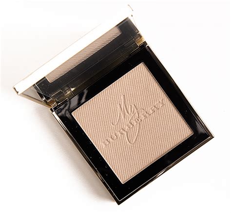 burberry gold glow no 01 fragranced luminizing powder limited edition|Burberry Gold Glow No. 01 Luminizing Powder Review.